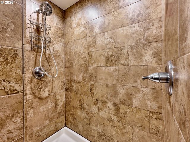 28502 S HIGHWAY 213, Molalla, OR 97038