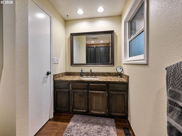 28502 S HIGHWAY 213, Molalla, OR 97038