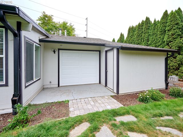 28502 S HIGHWAY 213, Molalla, OR 97038