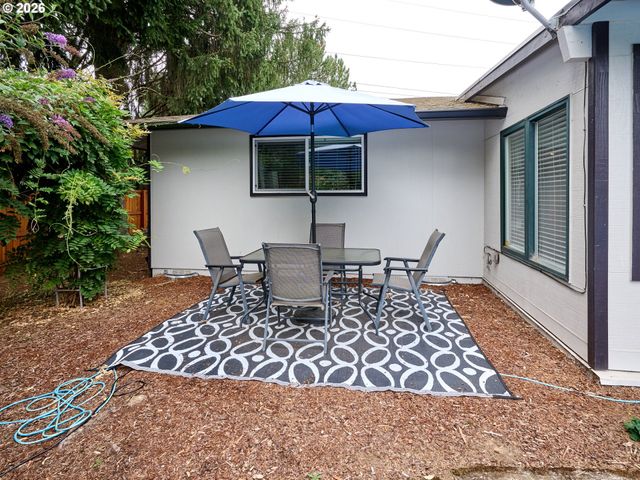 28502 S HIGHWAY 213, Molalla, OR 97038