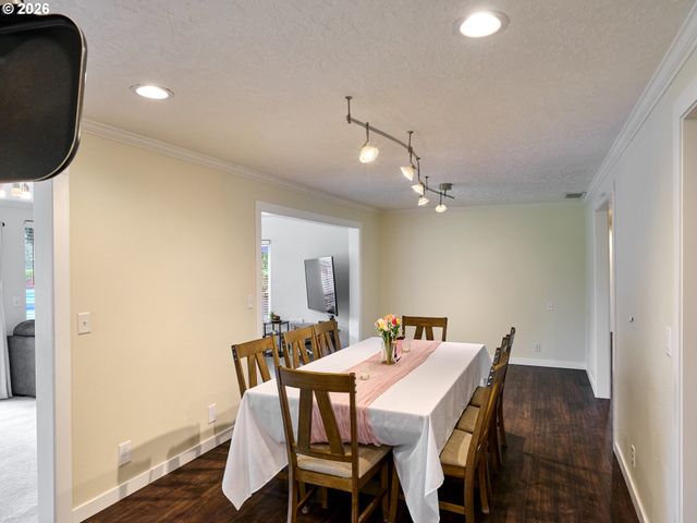 28502 S HIGHWAY 213, Molalla, OR 97038