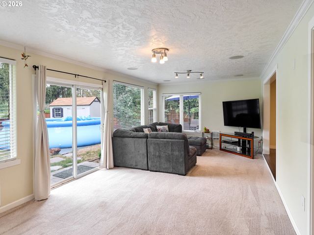 28502 S HIGHWAY 213, Molalla, OR 97038