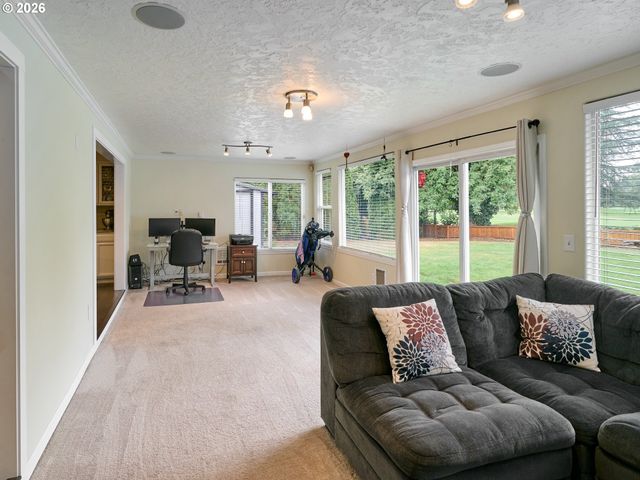 28502 S HIGHWAY 213, Molalla, OR 97038