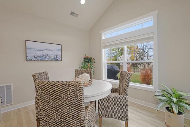 1335 Lynx Ln, Manitowoc, WI 54220