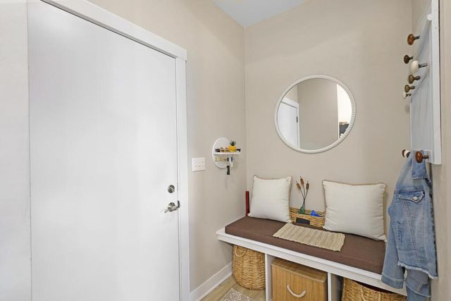 1335 Lynx Ln, Manitowoc, WI 54220