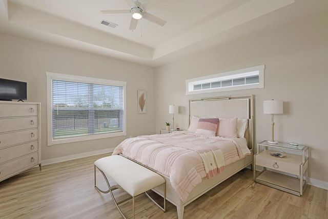 1335 Lynx Ln, Manitowoc, WI 54220