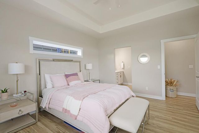 1335 Lynx Ln, Manitowoc, WI 54220