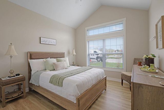 1335 Lynx Ln, Manitowoc, WI 54220