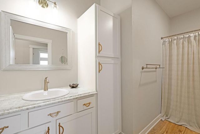 1335 Lynx Ln, Manitowoc, WI 54220