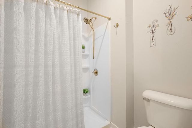 1335 Lynx Ln, Manitowoc, WI 54220