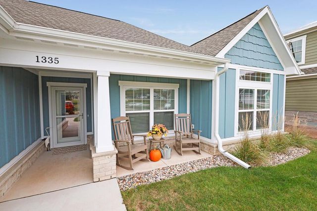 1335 Lynx Ln, Manitowoc, WI 54220