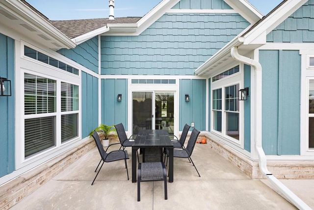 1335 Lynx Ln, Manitowoc, WI 54220