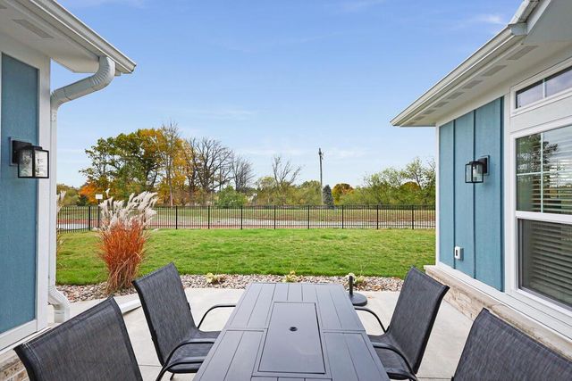 1335 Lynx Ln, Manitowoc, WI 54220