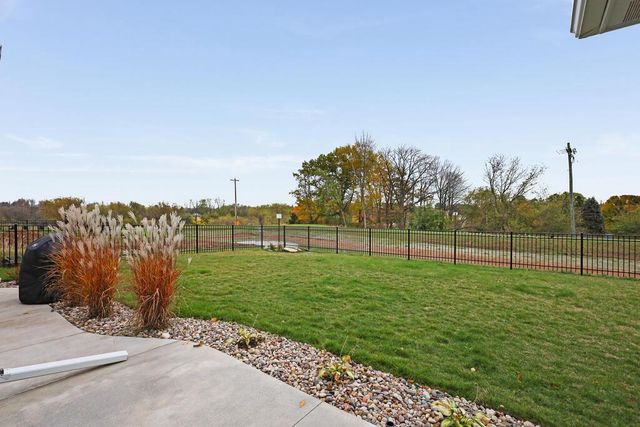 1335 Lynx Ln, Manitowoc, WI 54220