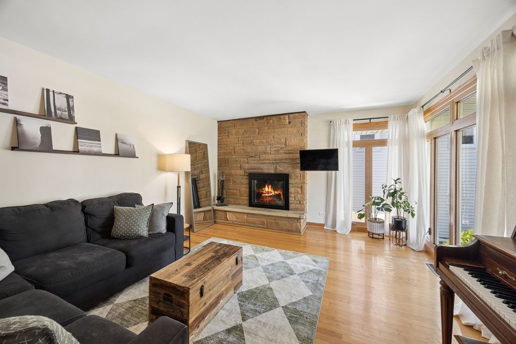 9431 Congress Park Avenue, Brookfield, IL 60513 — photo 3