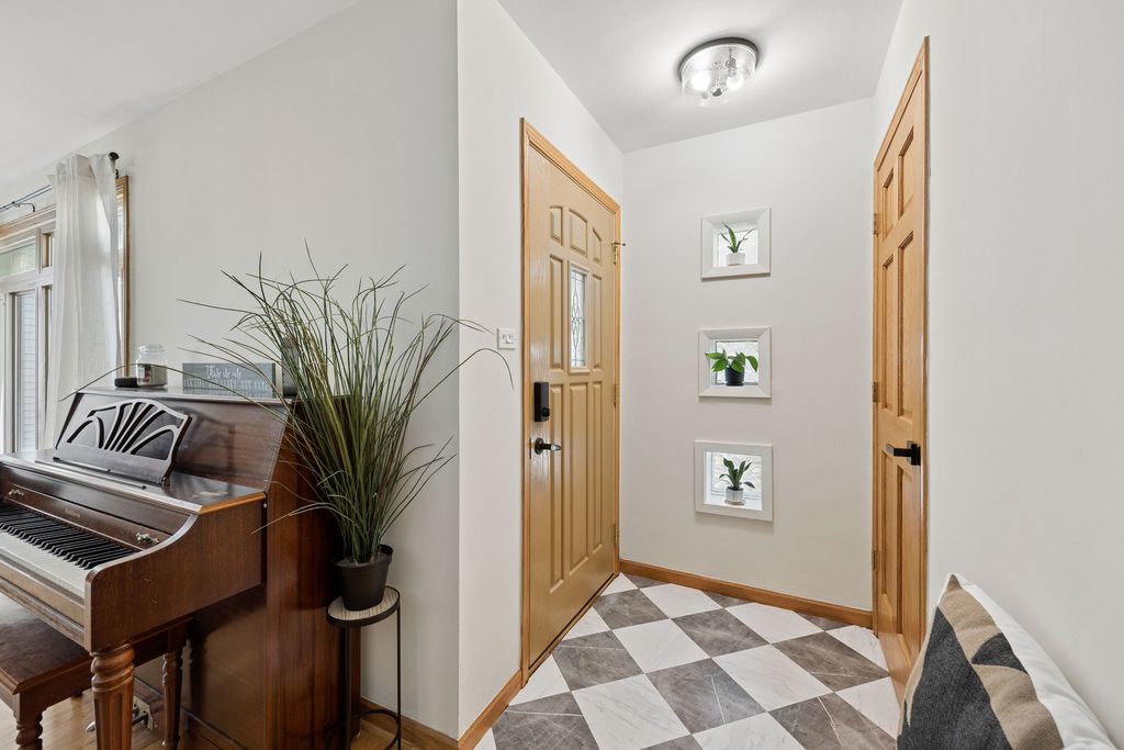 9431 Congress Park Avenue, Brookfield, IL 60513 — photo 5