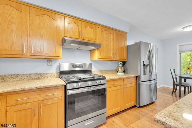 66 Bond St, Bridgewater Twp., NJ 08807