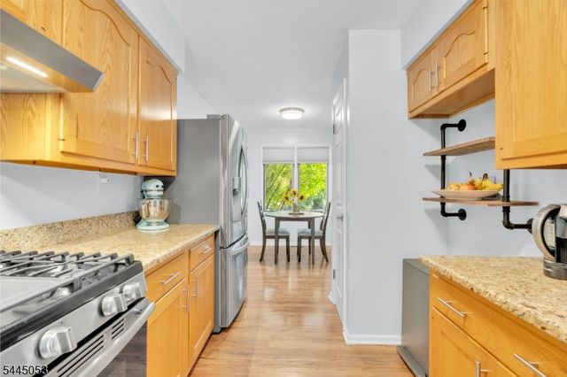 66 Bond St, Bridgewater Twp., NJ 08807