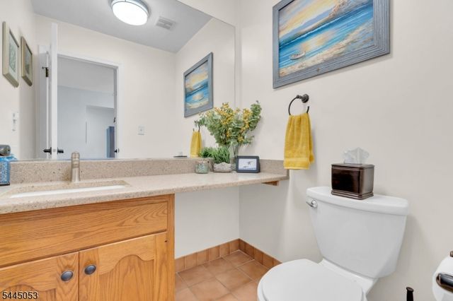 66 Bond St, Bridgewater Twp., NJ 08807