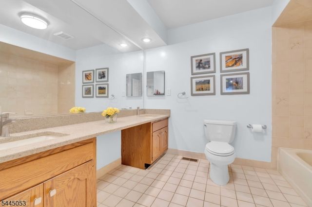 66 Bond St, Bridgewater Twp., NJ 08807