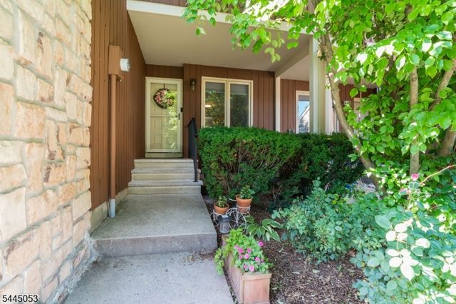 66 Bond St, Bridgewater Twp., NJ 08807