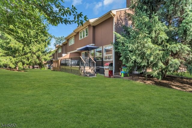 66 Bond St, Bridgewater Twp., NJ 08807