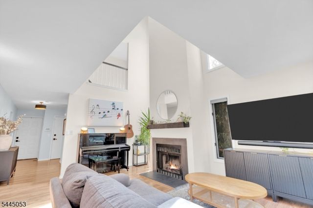 66 Bond St, Bridgewater Twp., NJ 08807