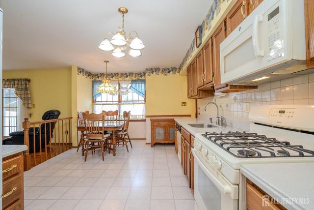 15 Lynn Court, North Brunswick, NJ 08902