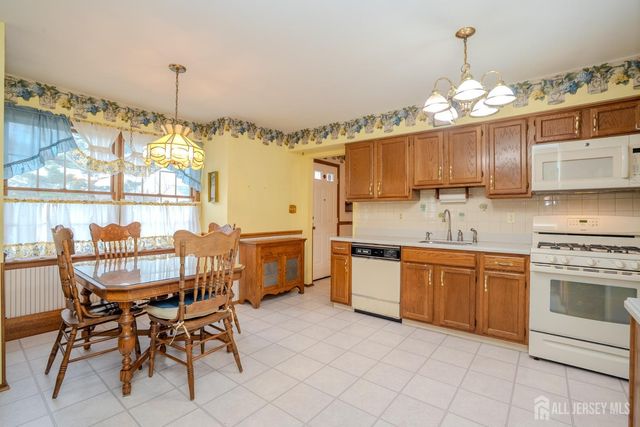 15 Lynn Court, North Brunswick, NJ 08902