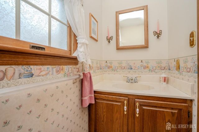 15 Lynn Court, North Brunswick, NJ 08902