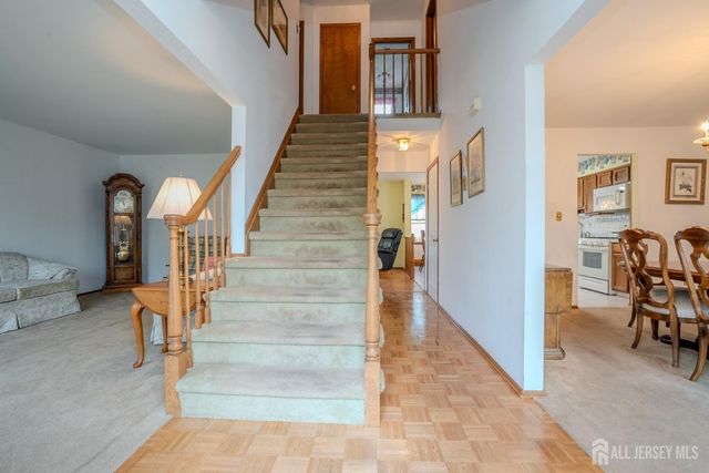 15 Lynn Court, North Brunswick, NJ 08902