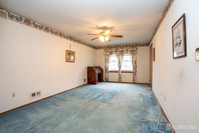 15 Lynn Court, North Brunswick, NJ 08902