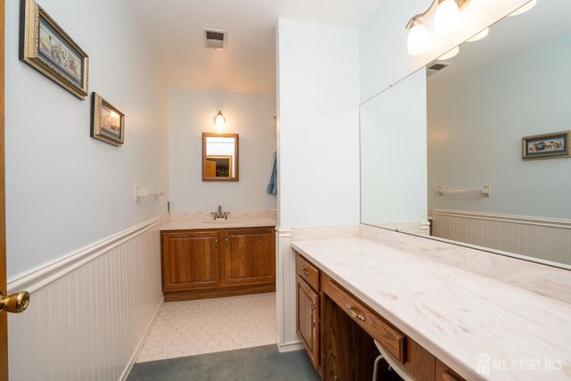 15 Lynn Court, North Brunswick, NJ 08902