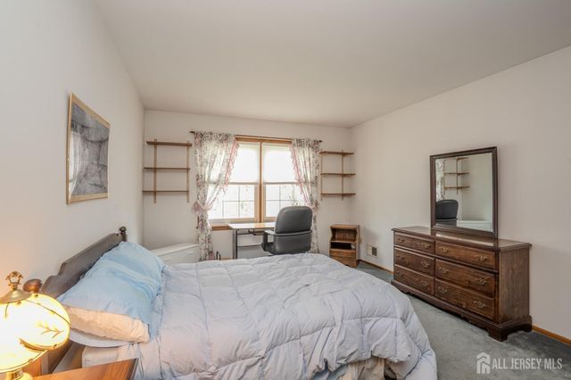 15 Lynn Court, North Brunswick, NJ 08902