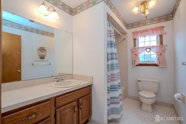 15 Lynn Court, North Brunswick, NJ 08902