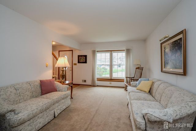 15 Lynn Court, North Brunswick, NJ 08902