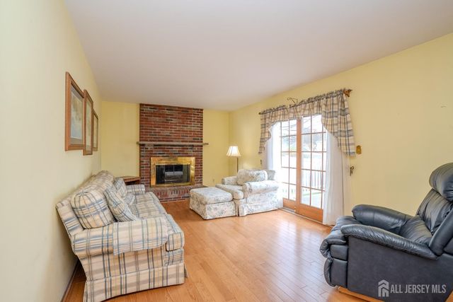 15 Lynn Court, North Brunswick, NJ 08902