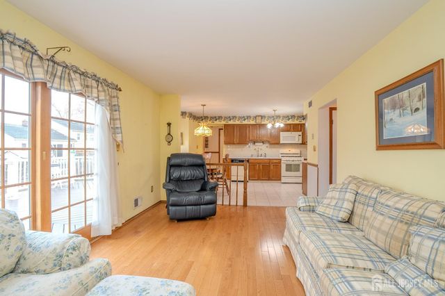 15 Lynn Court, North Brunswick, NJ 08902