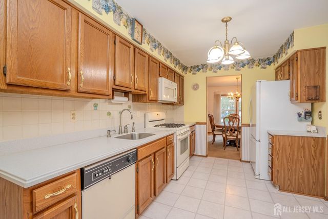 15 Lynn Court, North Brunswick, NJ 08902