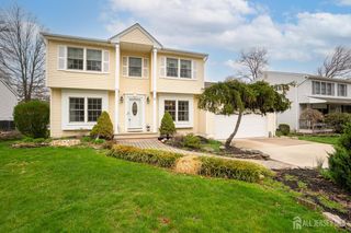 15 Lynn Court, North Brunswick, NJ 08902