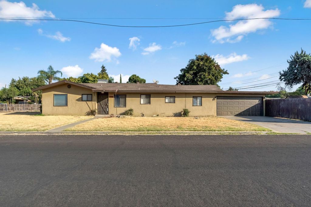 Image 1 of property listing at 4739 E Princeton Avenue, Fresno, CA 93703