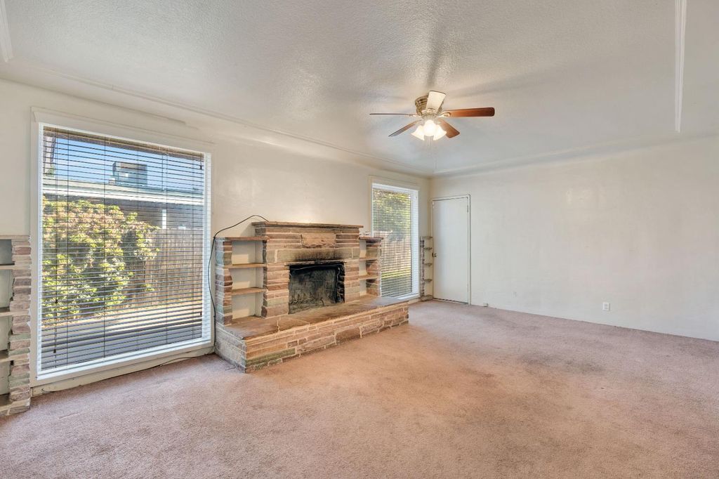 Image 7 of property listing at 4739 E Princeton Avenue, Fresno, CA 93703