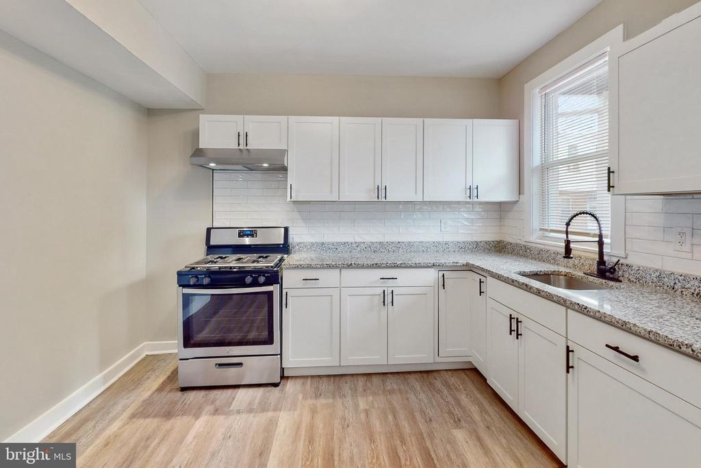 Image 7 of property listing at 2201 PRESBURY ST, Baltimore, MD 21216