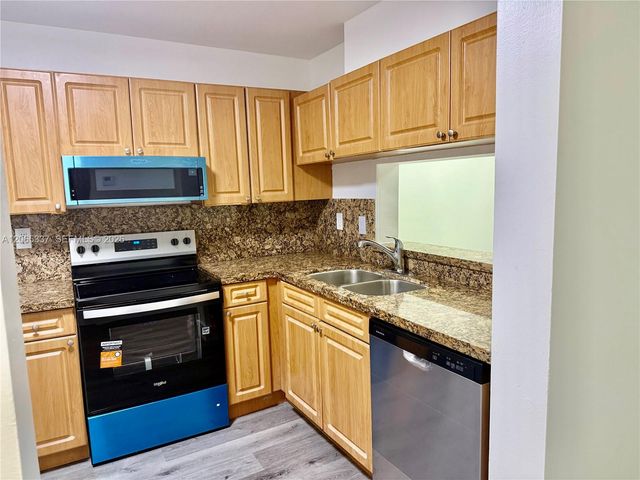13078 SW 88th Ln B102, Miami, FL 33186