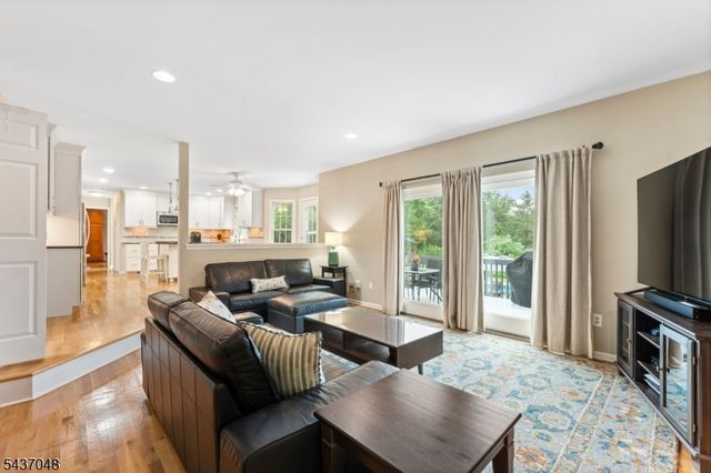 24 Powelson Dr, Hillsborough Twp., NJ 08844