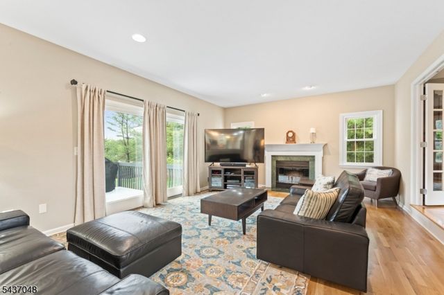 24 Powelson Dr, Hillsborough Twp., NJ 08844