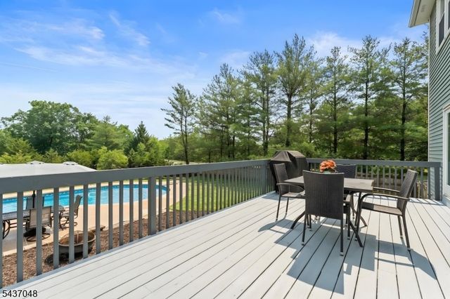 24 Powelson Dr, Hillsborough Twp., NJ 08844