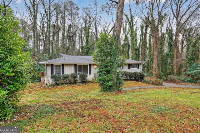 418 Colchester Drive, Stone Mountain, GA 30088