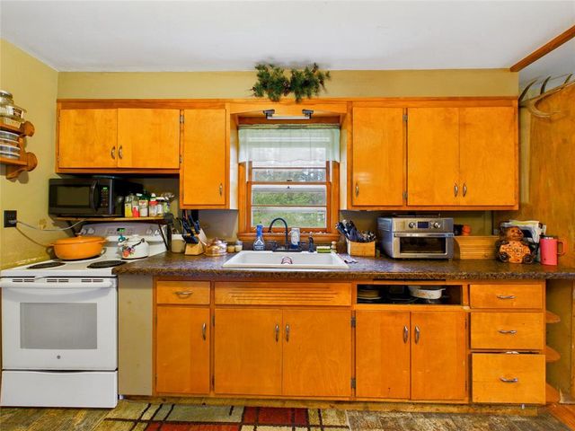 9829 State Hwy 27, Hayward, WI 54843