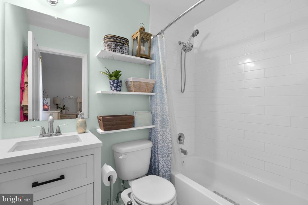 Image 11 of property listing at 465 CARVEL BEACH RD, Carvel Beach, MD 21226